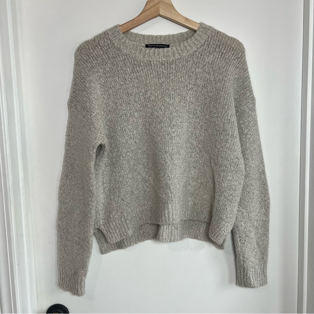 Brandy Melville Light Grey Wool Blend Crew Neck Knit Sweater, One Size‎